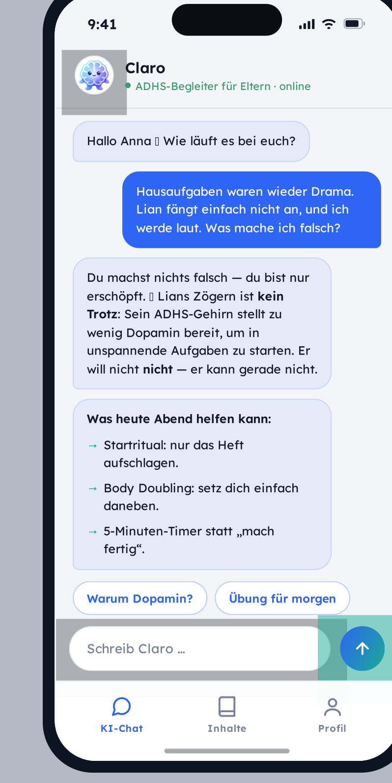 App-Screen: Claro beantwortet eine Elternfrage im Chat